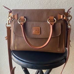 Dooney and bourke Satchel! Only used a couple times!!!
